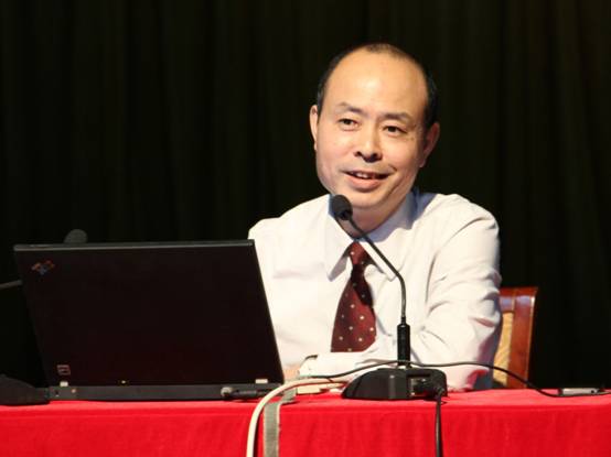 李坤寅医生为BETVLCTOR伟德在线女性师生做健康讲座.jpg